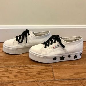 Platform White Supergas w/ black star detail Sz. 8